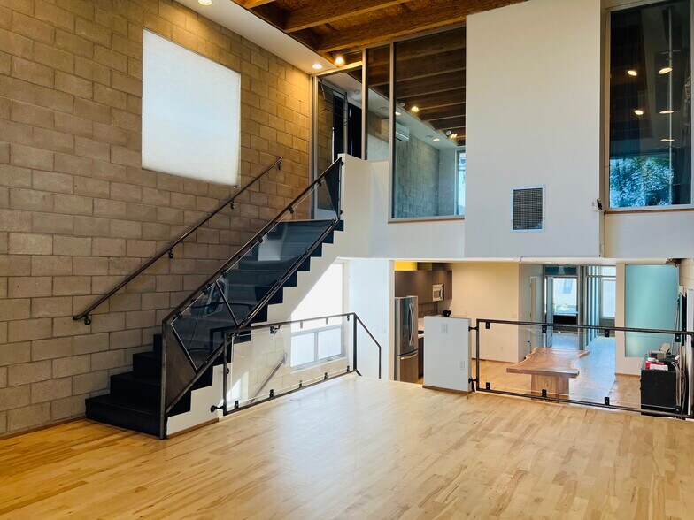 More Photos Of 6615-6621 Melrose Ave, Los Angeles Loft Creative Space For Lease