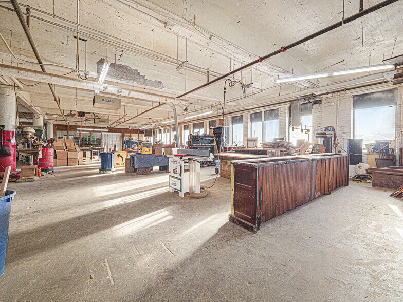 More Photos Of 11500 Joseph Campau St, Hamtramck Auto Dealership For Sale