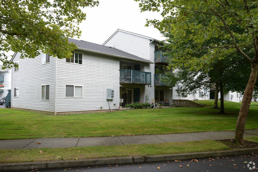 More Photos Of 2231 NE Bridgecreek Ave, Vancouver Apartments For Sale