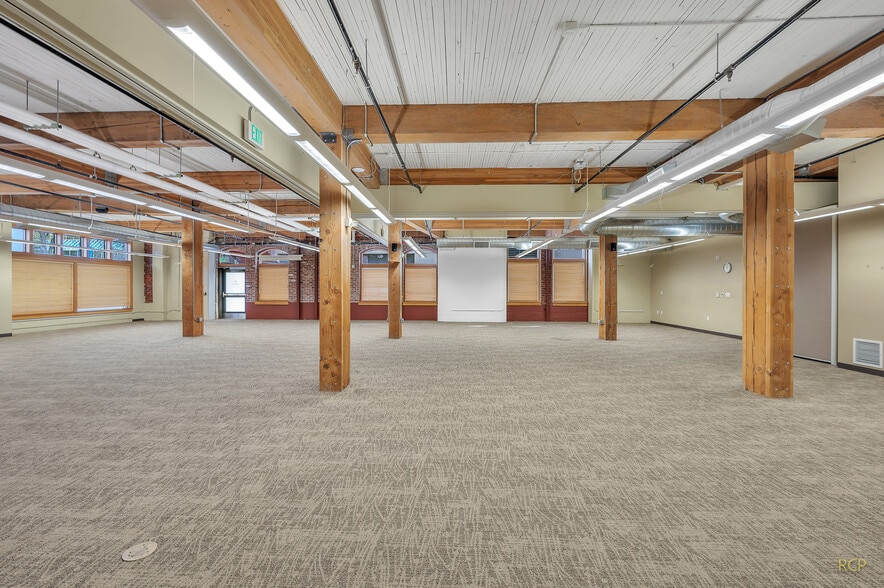 More Photos Of 75 NW Couch St, Portland Medical For Lease