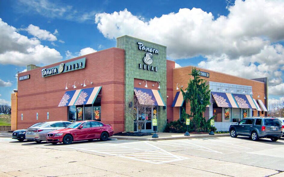 More Photos Of 135 Great Oaks Trl, Wadsworth Restaurant For Sale