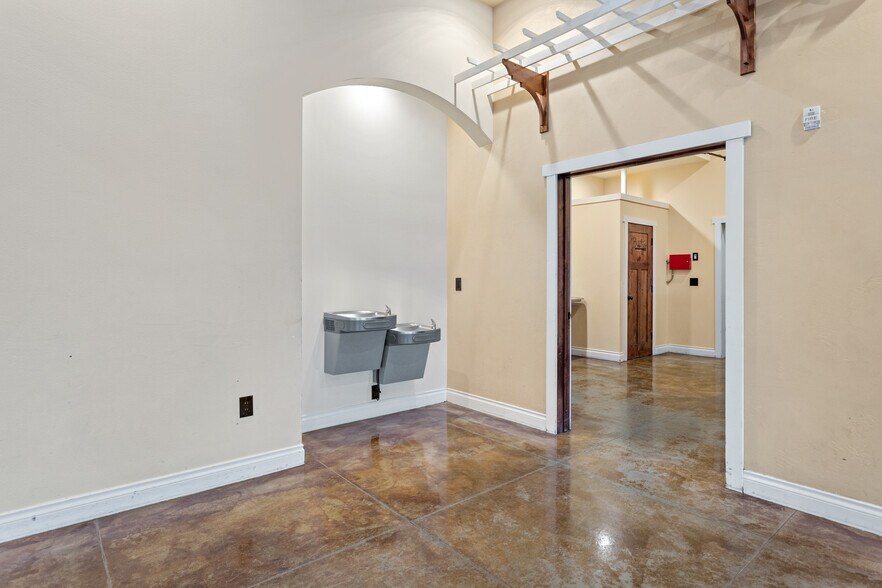 More Photos Of 7998 Vialago Pkwy, Zillah Specialty For Sale