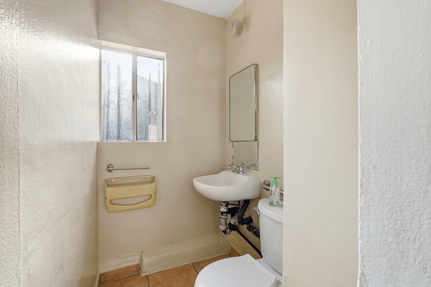 More Photos Of 2048-2050 W Florence Ave, Los Angeles Office For Sale