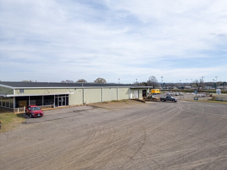 More Photos Of 1801 Knoxville Ave, Russellville Showroom For Sale