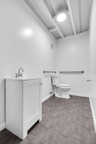 More Photos Of 2320-2326 NW 7th Ct, Miami Warehouse For Lease