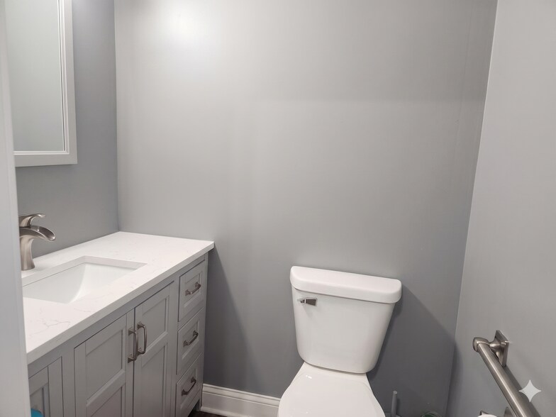 More Photos Of 308 E South St, Plano Office For Sale