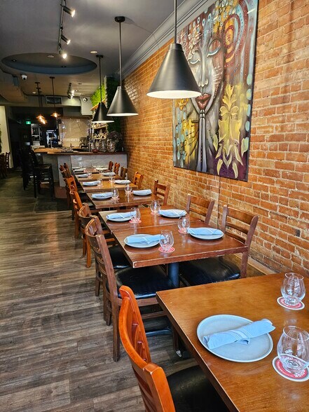 More Photos Of 783 Queen St W, Toronto General Retail For Sale