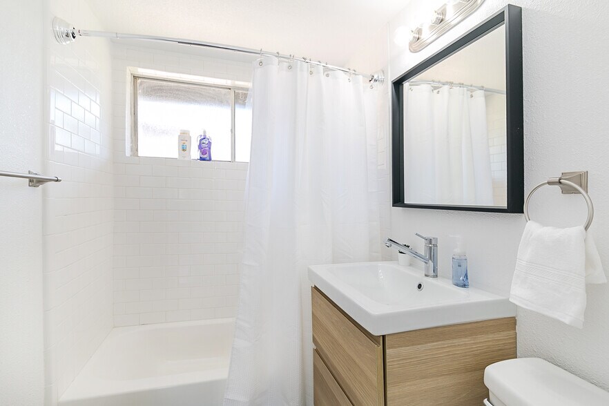 More Photos Of 2232 Bellefontaine, Houston Apartments For Sale