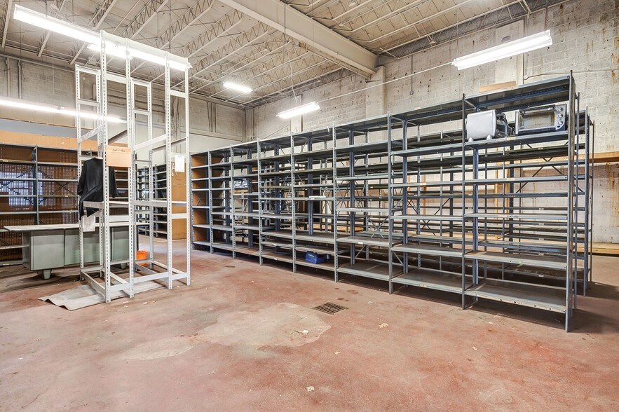 More Photos Of 647 W Genesee St, Syracuse Auto Dealership For Sale