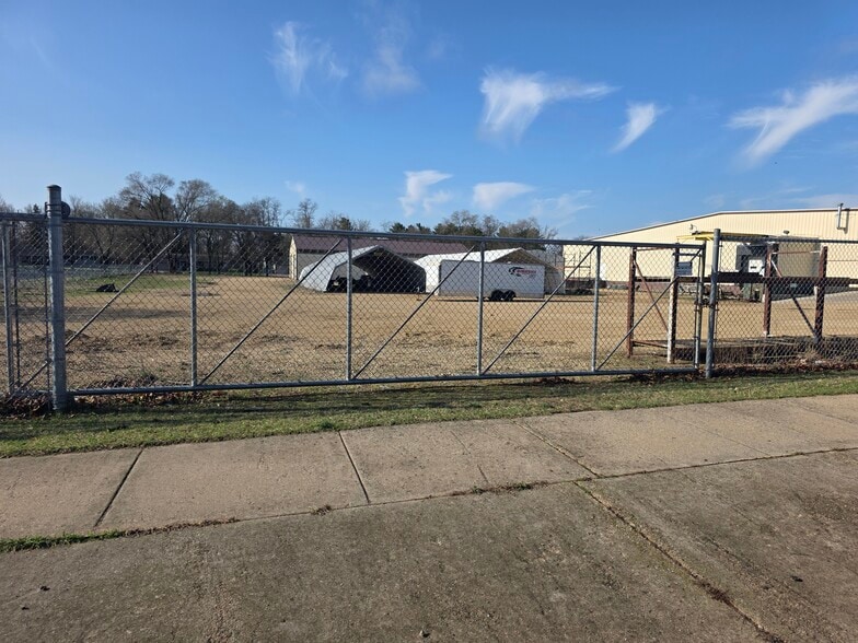 More Photos Of 350 N Dewey Ave, Reedsburg Industrial For Sale