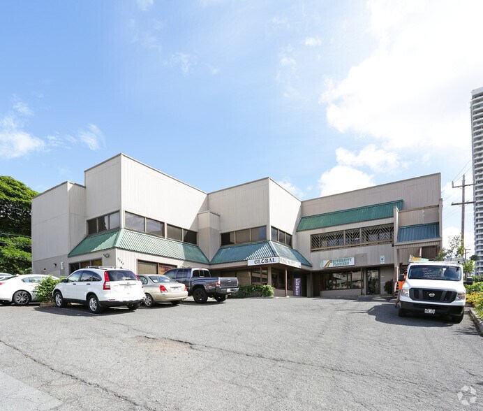 More Photos Of 2758 S King St, Honolulu Freestanding For Lease