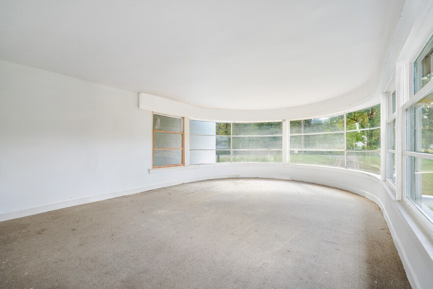 More Photos Of 3590 Thomas St, Memphis Office For Sale