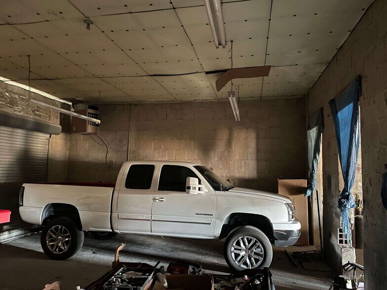 More Photos Of 211 S Hutchinson Ave, Adel Auto Repair For Sale