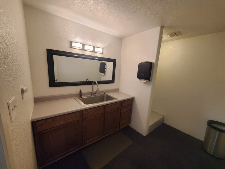 More Photos Of 14165 Market St, Walnut Grove Showroom For Sale