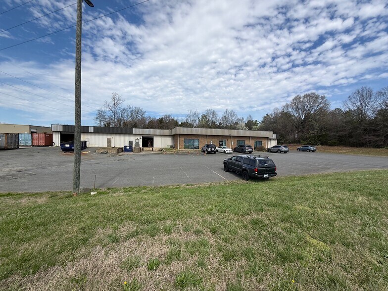More Photos Of 3551 Hwy 51 N, Fort Mill Warehouse For Lease