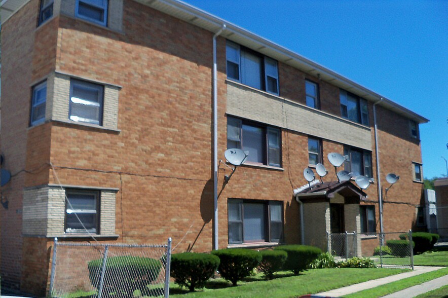 More Photos Of 12934 Page Ct, Blue Island Apartments For Sale