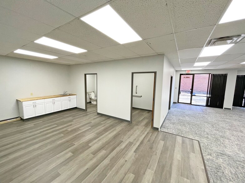 More Photos Of 2401 Directors Row, Indianapolis Unknown For Lease