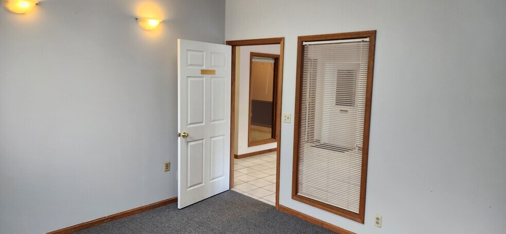 More Photos Of 27070 Detroit Rd, Westlake Freestanding For Lease