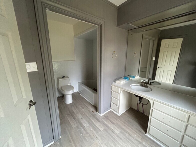 More Photos Of 404 N Henderson Blvd, Kilgore Office For Lease