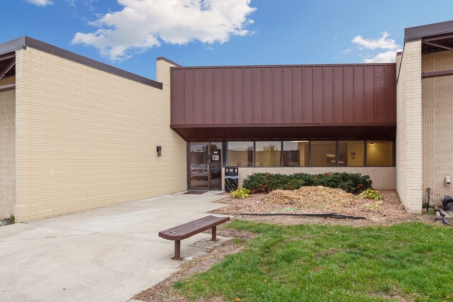 More Photos Of 2525 Nevada Ave N, Golden Valley Light Distribution For Sale