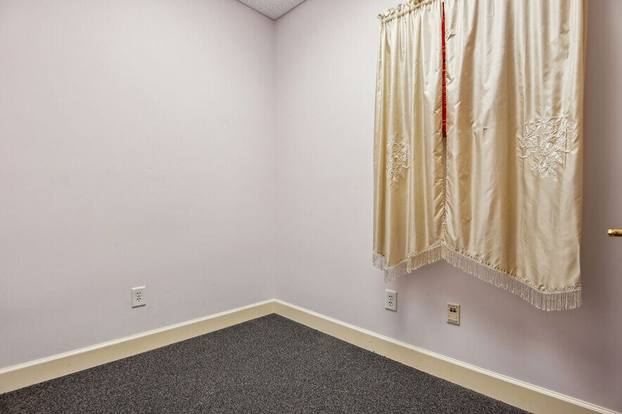 More Photos Of 43 Office Park Dr, Jacksonville Medical For Lease