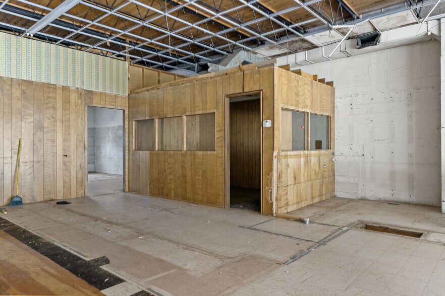 More Photos Of 140 1st S, Alabaster Storefront For Sale