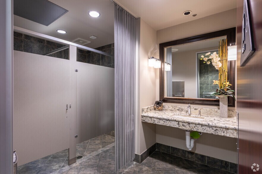 More Photos Of 7225 N 1st St, Fresno Office For Lease