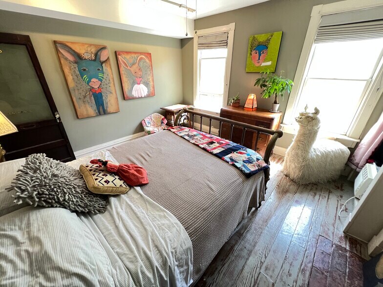 More Photos Of 1438-1442 Light St, Baltimore Showroom For Sale