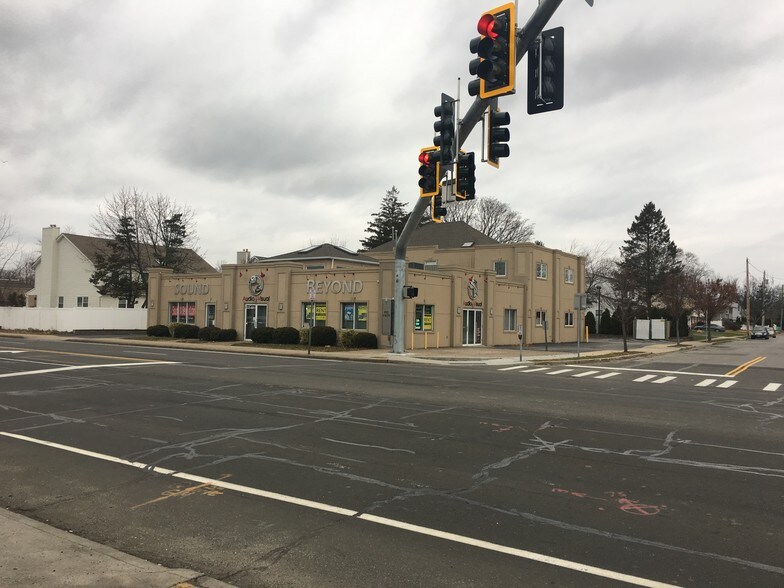 More Photos Of 620 W Montauk Hwy, Lindenhurst Freestanding For Sale