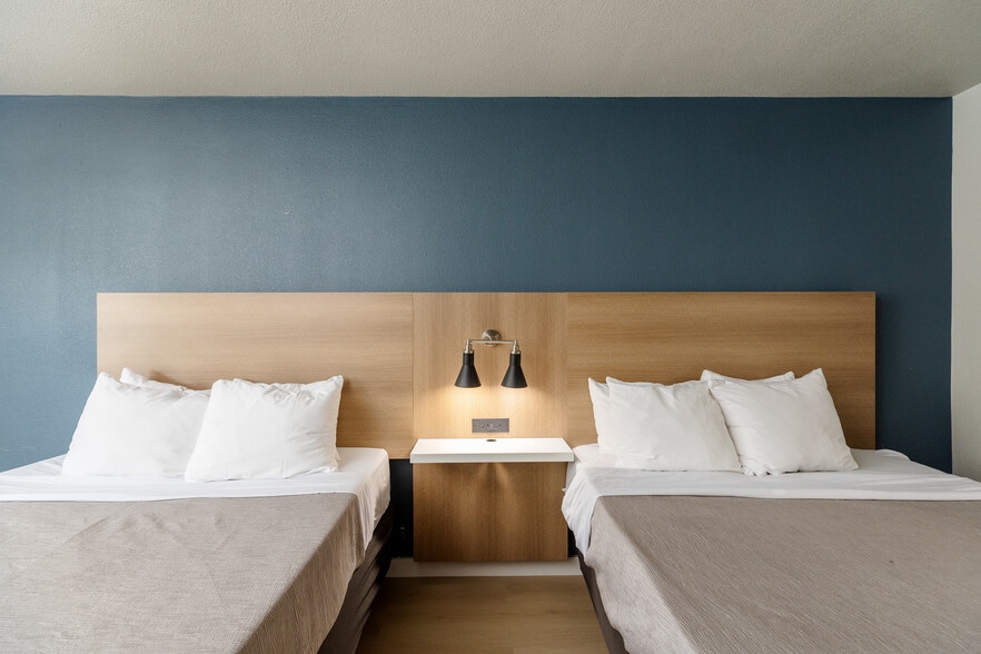 More Photos Of 8247 NE Sandy Blvd, Portland Hotel For Sale