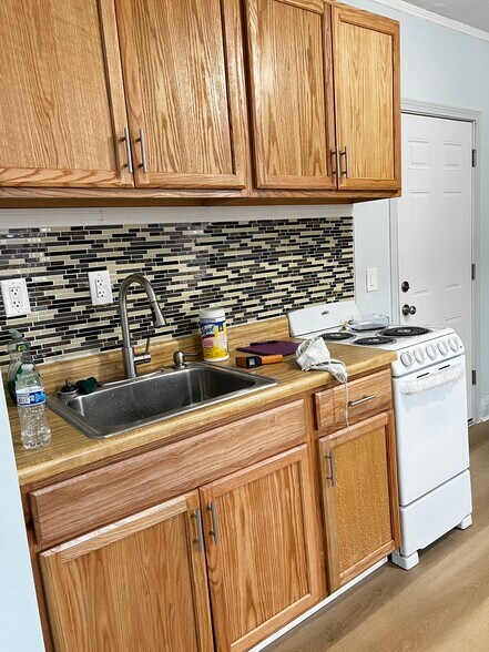 More Photos Of 1077 Main St, Manchester Storefront Retail Residential For Sale