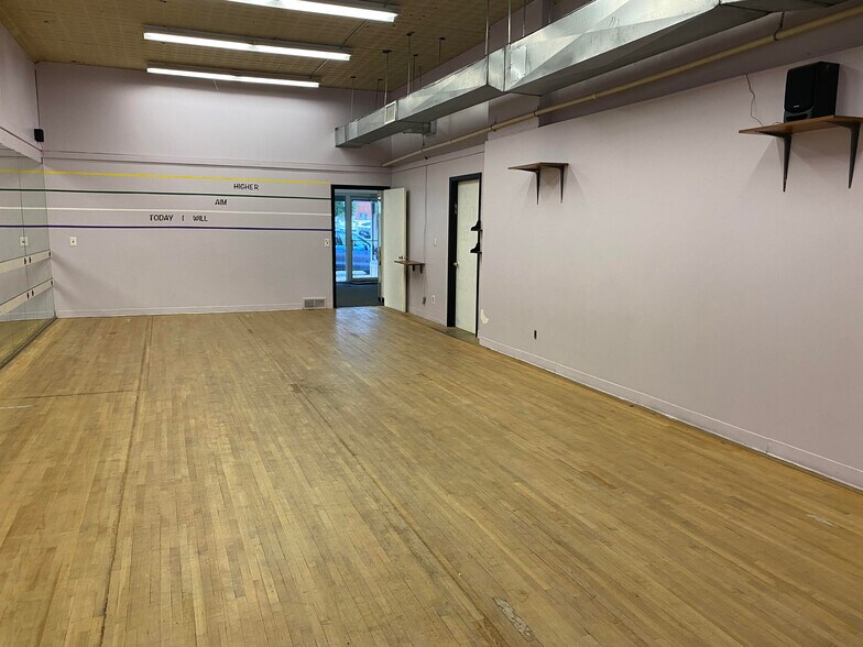 More Photos Of 2958 Delaware Ave, Kenmore Storefront For Lease