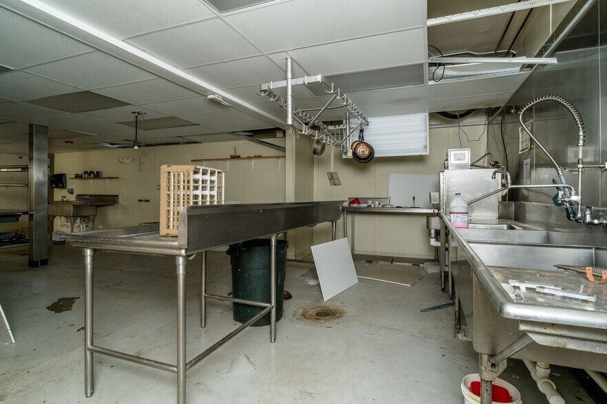 More Photos Of 2323 W Main St, Waynesboro General Retail For Sale