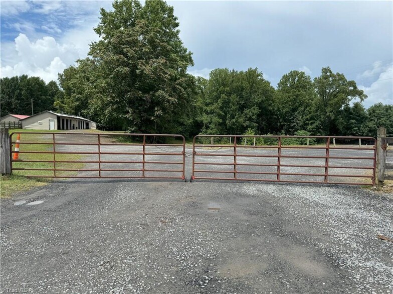 More Photos Of 150 Pine Ridge Rd, Mount Airy Warehouse For Sale