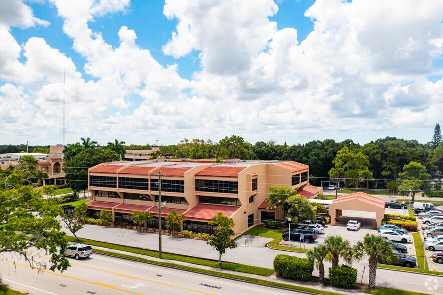 More Photos Of 2650 Bahia Vista St, Sarasota Medical For Sale
