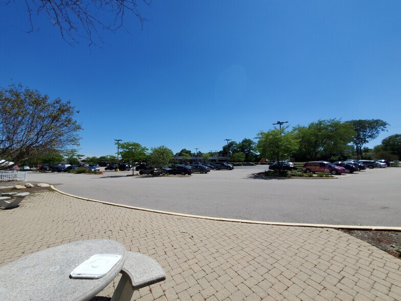 More Photos Of 1710-1772 W Algonquin Rd, Schaumburg Unknown For Lease