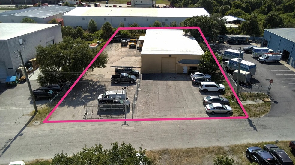 More Photos Of 4400 Middle Ave, Sarasota Warehouse For Sale