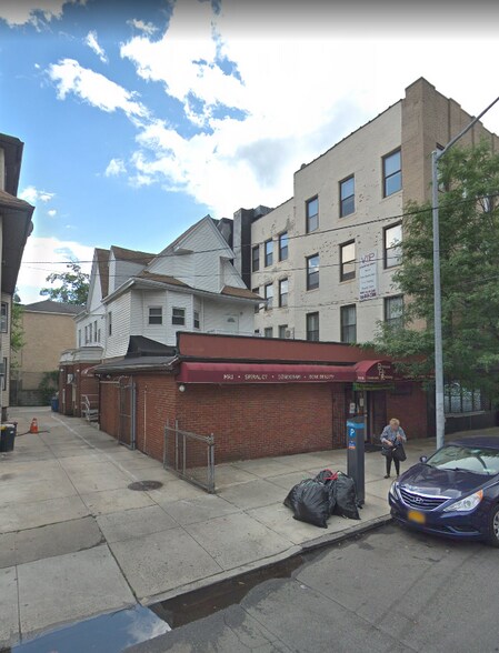 More Photos Of 11614 Myrtle Ave, Richmond Hill Medical For Sale