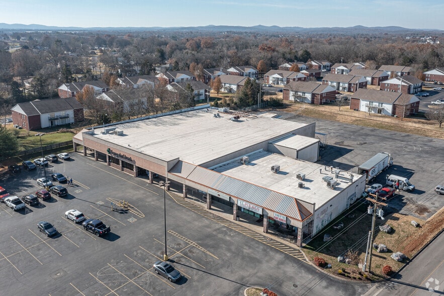 More Photos Of 210-250 Country Village Dr, Smyrna General Retail For Lease
