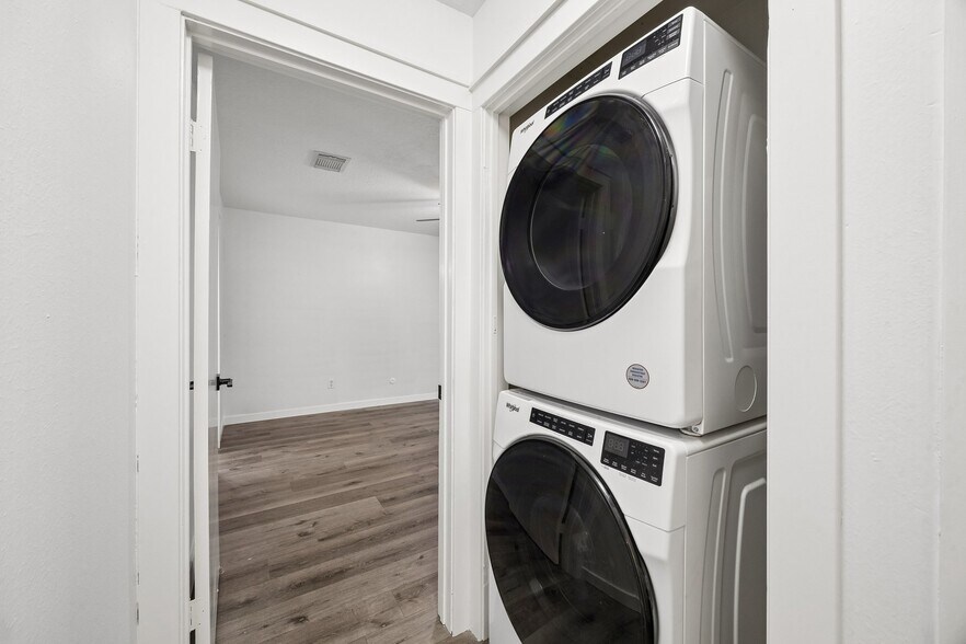 More Photos Of 10826 Lynbrook Dr, Houston Apartments For Sale