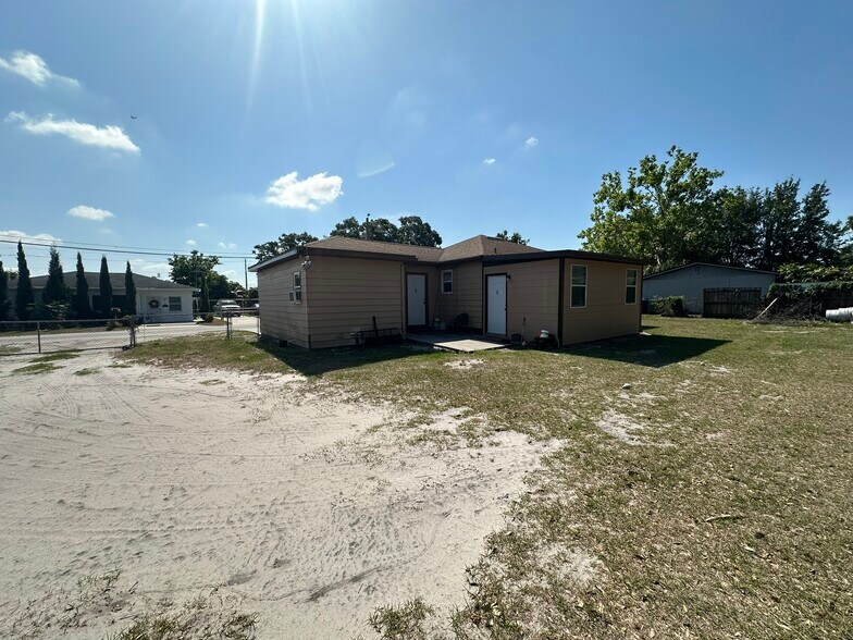 More Photos Of 2706 Stallone Dr, Tampa Office Residential For Lease