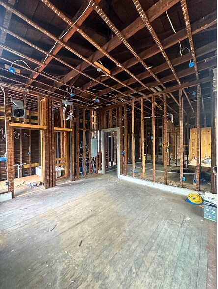 More Photos Of 222 W Duffy St, Savannah Storefront Retail Residential For Lease