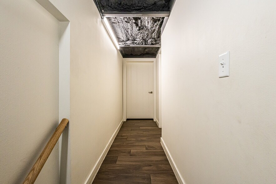 More Photos Of 302 Crossroads St, Laredo Office For Lease