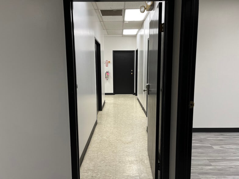 More Photos Of 477 Roland Way, Oakland Warehouse For Lease