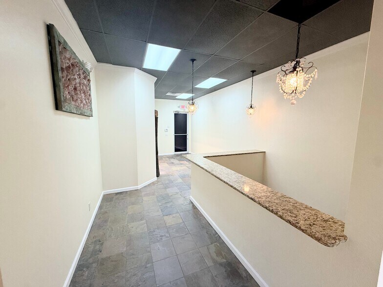 More Photos Of 3443 Pine Ridge Rd, Naples Business Park For Lease