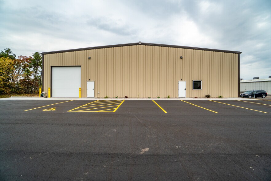 More Photos Of 3222 Louis Ave, Eau Claire Warehouse For Lease