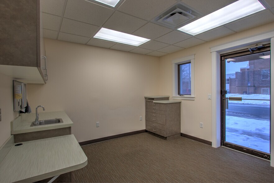 More Photos Of 244 Main St S, Cambridge Storefront Retail Office For Lease