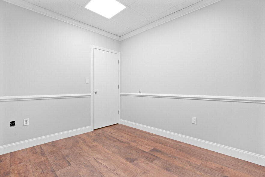 More Photos Of 15 Main St ex, Plymouth Storefront Retail Office For Lease