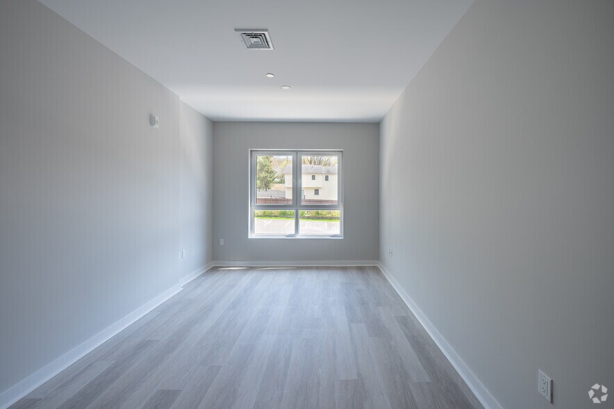 More Photos Of 500 Commerce St, Hawthorne Apartments For Sale