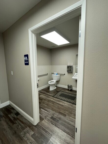 More Photos Of 5259 Jerusalem Ct, Modesto Warehouse For Lease